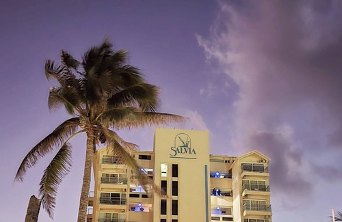 Punta Cancun Apartment | Beach & Nightlife Paradise; Top floor and ocean view