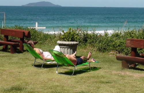 Quatro Ilhas Apartment | BEACH OF 4 ISLANDS BOMBINHAS APARTMENT WITH 01 BEDROOM 60M FROM THE BEACH AIR WIFI