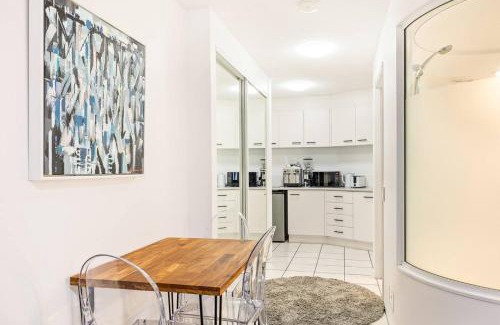 Urangan Apartment | Beach Overlook - Absolute Resort-style Living