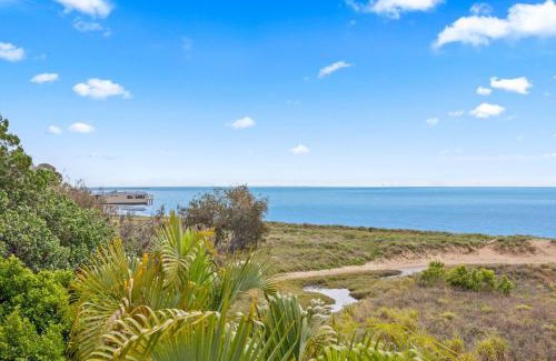 Urangan Apartment | Beach Overlook - Absolute Resort-style Living