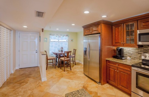 Sand Key Condo | Beach Paradise Breathtaking Sunset Beach View Pool Hot tub Private