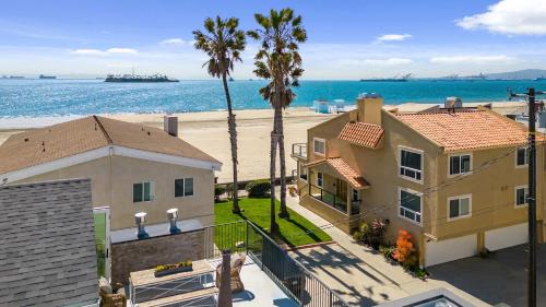 Peninsula House | Beach Paradise - Stunning 3-Story in Long Beach