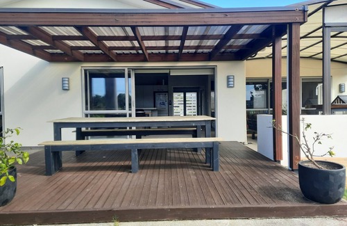 Papamoa Beach House | Beach paradise with great entertaining. 15min walk to beach & 5min walk to shops