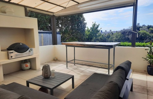 Papamoa Beach House | Beach paradise with great entertaining. 15min walk to beach & 5min walk to shops