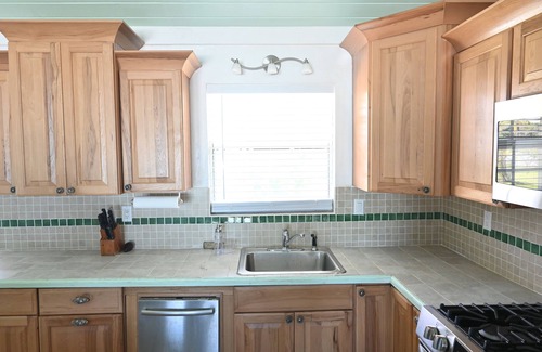 South Palmetto Point House | Beach, please! Beachfront house on Ten Bay with generator.