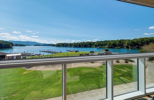 Smith Mountain Lake Condo | Beach + Pool Access: Smith Mountain Lake Getaway!