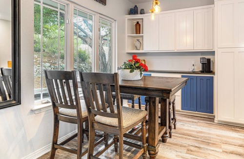 Point Venture House | Beach & Pool Access at Lake Travis Family Getaway!