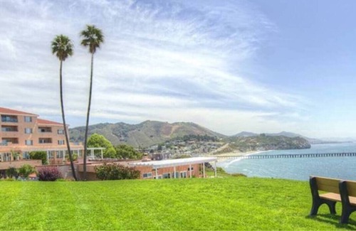 Avila Beach Condo | Beach Pool Balcony Resort—July 4th DEAL