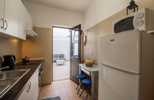 Armacao de Pera Apartment | "Beach Residence 01" with Terrace, Barbecue, Wi-Fi & Cable TV; Parking Available