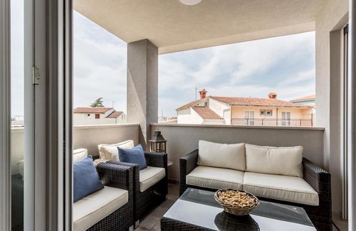 Strozanac Apartment | Beach Residence with pool and sea view