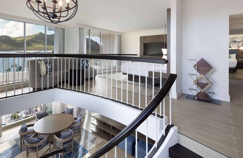 Lihue Hotel | Beach Resort with Outdoor Pool & Dining by the Ocean | Oceanfront 1BR Suite