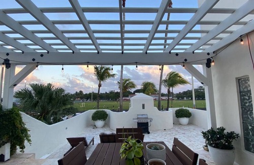 San Juan Apartment | Beach Retreat 2BR in Ocean Park Sandy Feet