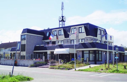 Nieuwvliet Hotel | Beach Retreat in Comfortable Room Close to Strand Cadzand-Bad | Free Parking