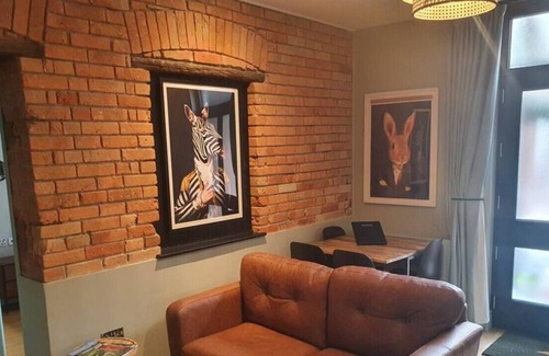 Canford Cliffs Apartment | Beach Retreat · Lovely 1-Bedroom GF flat in Canford Cliffs