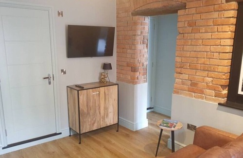 Canford Cliffs Apartment | Beach Retreat · Lovely 1-Bedroom GF flat in Canford Cliffs