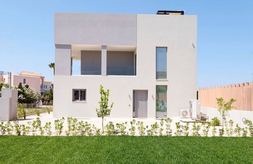 Pyrgos Psilonerou House | Beach Sand Villas | Beachfront Roof Pool Seaviews