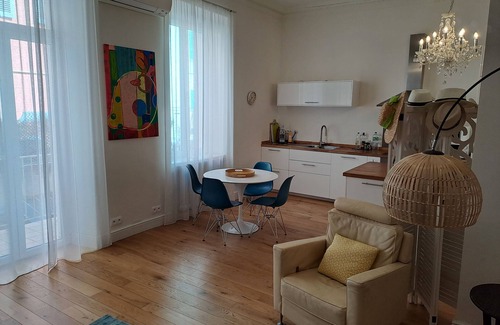 Old Town Apartment | Beach & Serenity: Fully renovated 1 Bd Apt, 10meters from the beach