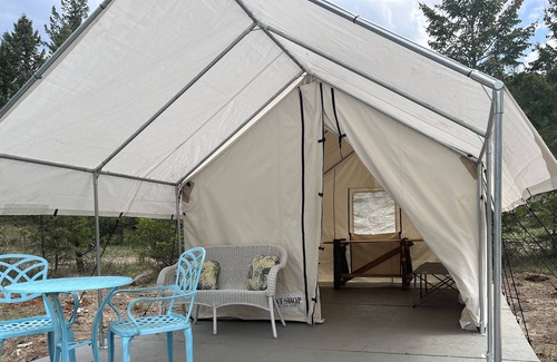 East Kootenay RV Rental | Beach-side Safari Camp on the Kootenay River