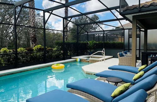 Loughman House | Beach & Spa themed Villa * Sunny South facing Pool with No Rear Neighbour!