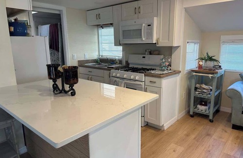 Ozona House | Beach Stay w/pool, bicycle, walkable community