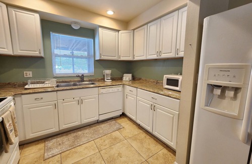 West Bradenton House | Beach Style House w/large backyard, close to fishing, canoeing, and beaches
