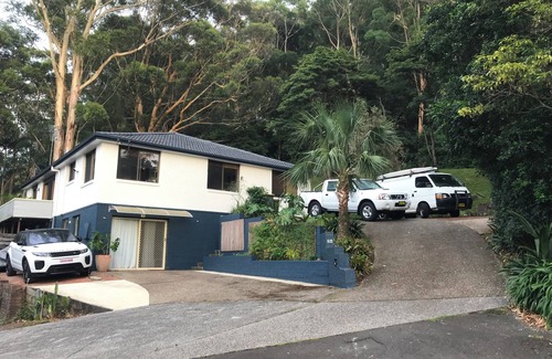 Stanwell Park Apartment | Beach to Bush, is a private one bedroom apartment with off street parking .