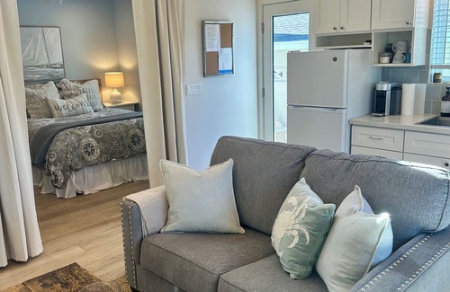 Morro Bay Cottage | beach tract 2 blocks to beach with roof top deck!