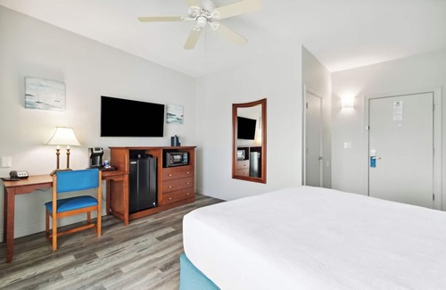 Atlantic Beach Hotel | Beach Vacation Awaits! Relaxing Ocean View Suite with Pool & Pet Friendly