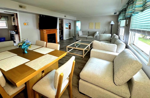 Bayview House | Beach Vacation Home 1.5 Blocks from Beach