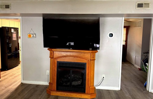 Bayview House | Beach Vacation Home 1.5 Blocks from Beach