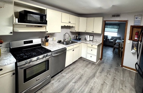 Bayview House | Beach Vacation Home 1.5 Blocks from Beach