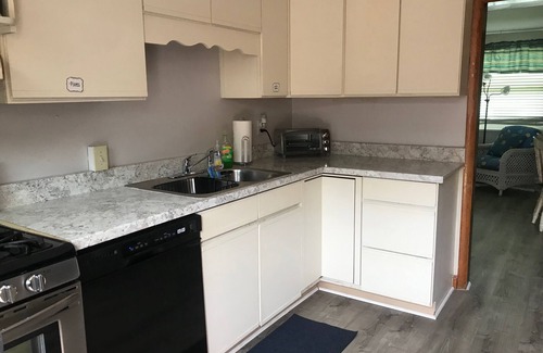 Bayview House | Beach Vacation Home 1.5 Blocks from Beach