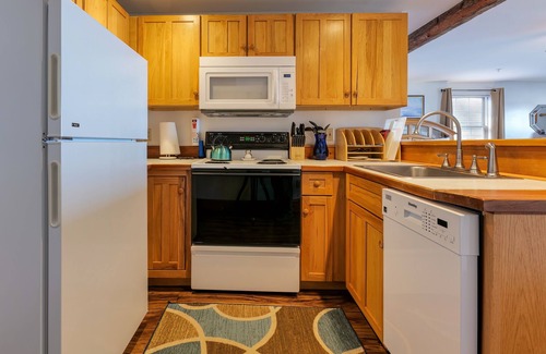 Lincolnville Apartment | Beach Vacation - Private Balcony - Views