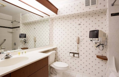 Ocean Shores Hotel | BEACH VACAY STARTS HERE. COMFY UNIT, POOL, SAUNA