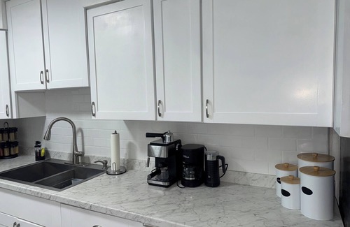 Bayou Oaks Apartment | Beach Vibes + Office Ready Sarasota Gem Dining & Culture Nearby Fire Pit