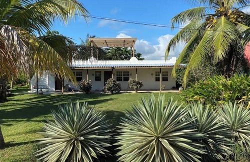 Hopkins House | Beach View, 2 minute walk to Caribbean Sea, Rooftop Pergola with Hammocks