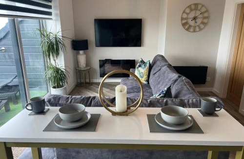 Thornton-Cleveleys Apartment | Beach View Apartment with balcony and sea view - pet friendly