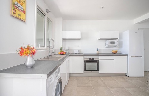 Tartane Apartment | Beach View Appart :Luxury 2-bedroom apartment on Tartane beach