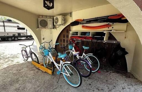 Long Beach Estates Apartment | Beach View Room Dormitory Room Barnacle Resort