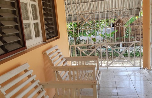 Bluefields House | BEACH VIEW WITH SUNSET. CLOSE TO PUBLIC BEACH AND RESTAURANT