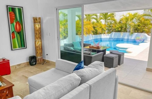 Punta Cana Villa | Beach Villa Amarilla with Jacuzzi and private Pool