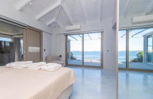 Marathias Villa | Beach Villa Cavo- with private sea access