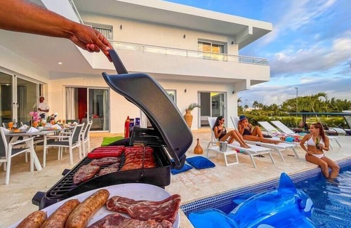 Punta Cana Villa | Beach Villa Fiesta with Pool, BBQ and Maid incl.