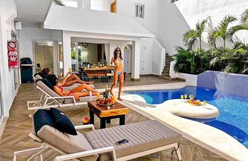 Punta Cana House | Beach Villa for 18 Guests –2 Pools, Jacuzzi and Maid