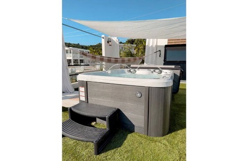 Camino Nuevo House | Beach Villa Mojoneo @ El Cocal. Secluded beach, Rooftop, Jacuzzi, Pool table