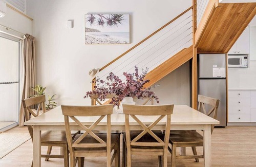 City Of Busselton Villa | BEACH VILLA | walk on the Beach, watch the Sunset | Margaret River Properties
