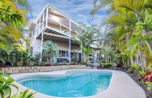 Agnes Water House | Beach Vista Agnes Water - luxurious beachfront with pool. pet friendly, air con & huge entertaining