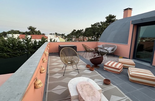 Charneca de Caparica e Sobreda Villa | Beach Walk Villa with Pool. Just remodeled, proximity to golf and Lisbon!