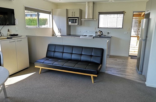 Tata Beach House | Beachaven FRONT Cottage, Ligar Bay - Free Kayaks and unlimited WiFi.