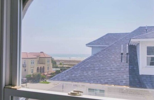 Atlantic City House | BEACHBLOCK Mansion 9BD, 5BTH+2HLF BTH IN AC NEAR VENTNOR with Hot Tub